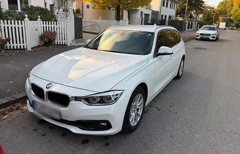 Weiß Gebraucht 2018 BMW 320 Kombi | 8.900 € (Guter Preis) - Bild 1/4