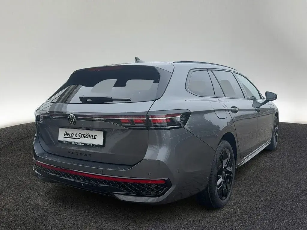 Gebraucht VW Passat R-line 272 PS (200 kW) 2026 Grau Kombi