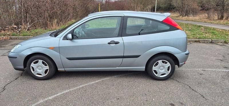 Gebraucht Ford Focus Trend 101 PS (74 kW) 2003 Silber Limousine