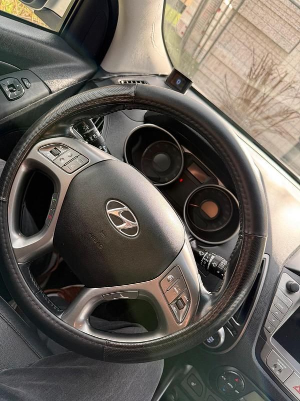 Gebraucht Hyundai Tucson 166 PS (122 kW) 2014 Silber SUV