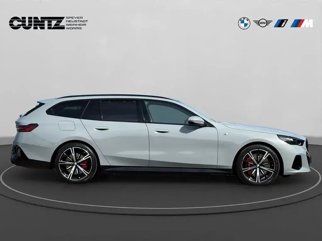 Neu BMW 540 Performance 303 PS (222 kW) 2026 Grau Kombi