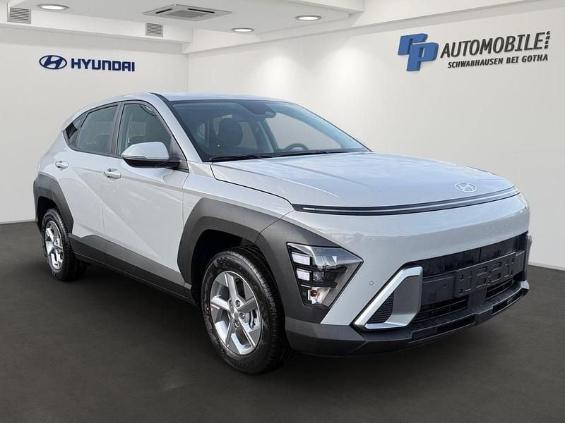 Neu Hyundai Kona Select 138 PS (101 kW) 2025 Cyber grey SUV