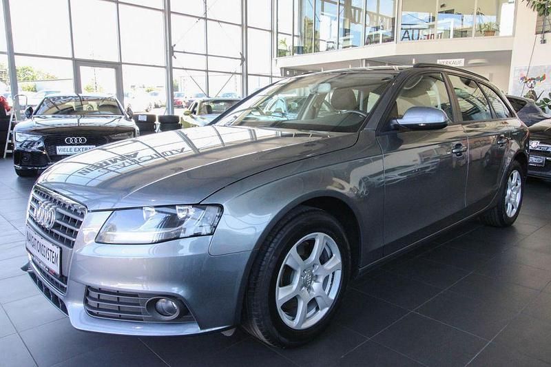 Grau Gebraucht 2012 Audi A4 Attraction Kombi | 7.299 € (Guter Preis) - Bild 1/4