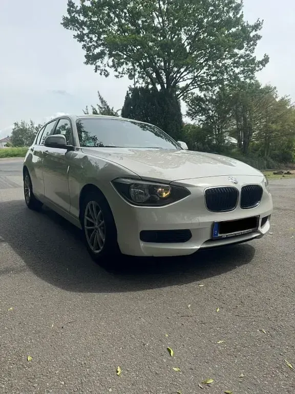 Gebraucht BMW 116 Advantage 136 PS (100 kW) 2014 Weiß Kleinwagen