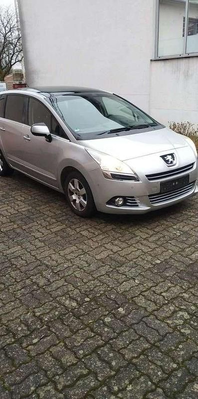 Gebraucht Peugeot 5008 Active 114 PS (83 kW) 2012 Kombi
