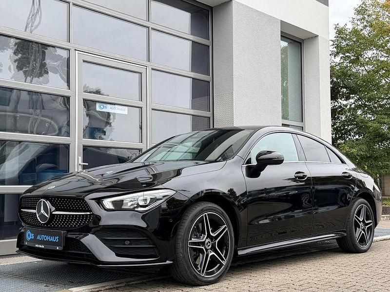 Nachtschwarz Gebraucht 2022 Mercedes CLA250e AMG Limousine | 30.890 € (Fairer Preis) - Bild 1/4