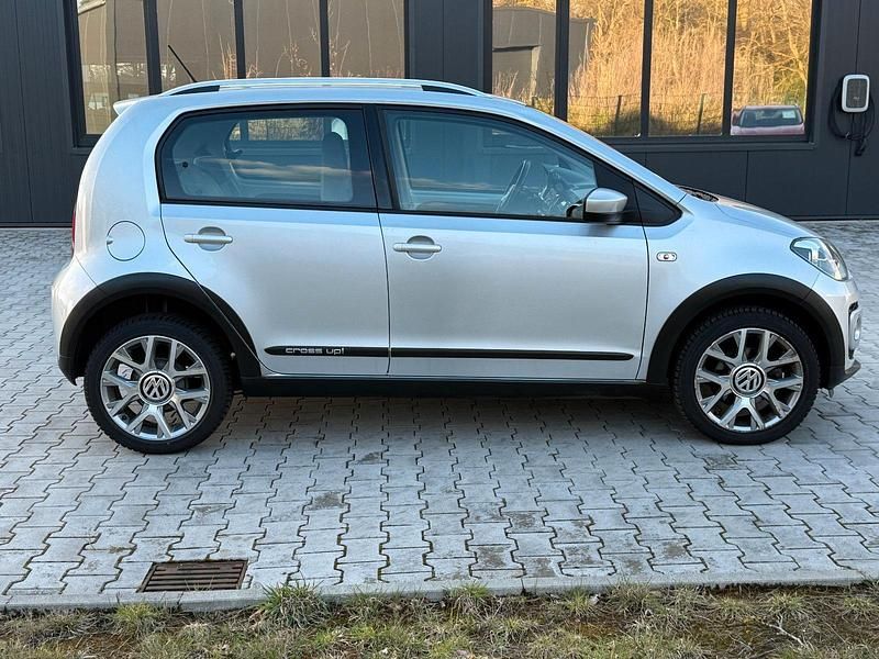 Gebraucht VW cross up! 75 PS (55 kW) 2014 Silber Kleinwagen