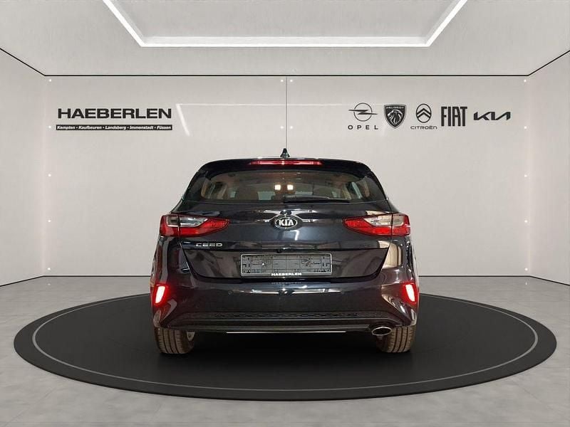 Gebraucht Kia Ceed Edition 7 99 PS (72 kW) 2018 (1k) zilinaschwarz met. Kleinwagen