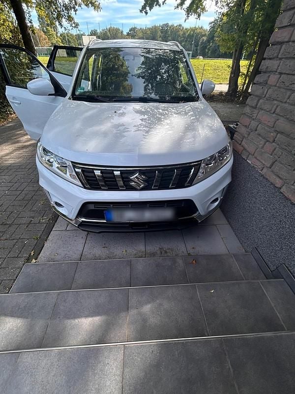 Weiß Gebraucht 2020 Suzuki Vitara SUV | 15.488 € (Superpreis) - Bild 1/4