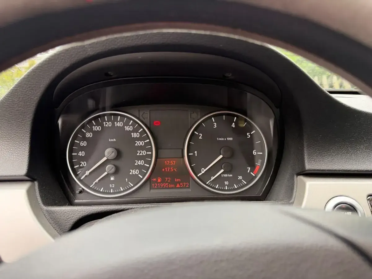 Gebraucht BMW 318 116 PS (85 kW) 2005 Blau Limousine