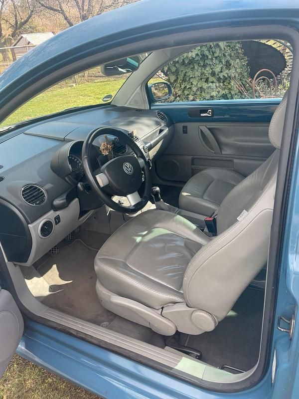 Gebraucht VW New Beetle 105 PS (77 kW) 2006 Blau Kleinwagen