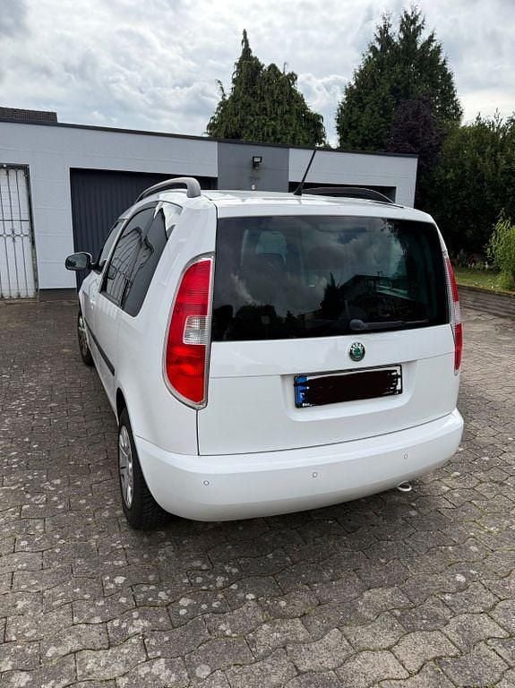 Weiß Gebraucht 2012 Skoda Roomster Plus Edition Kombi | 3.200 € (Fairer Preis) - Bild 1/4