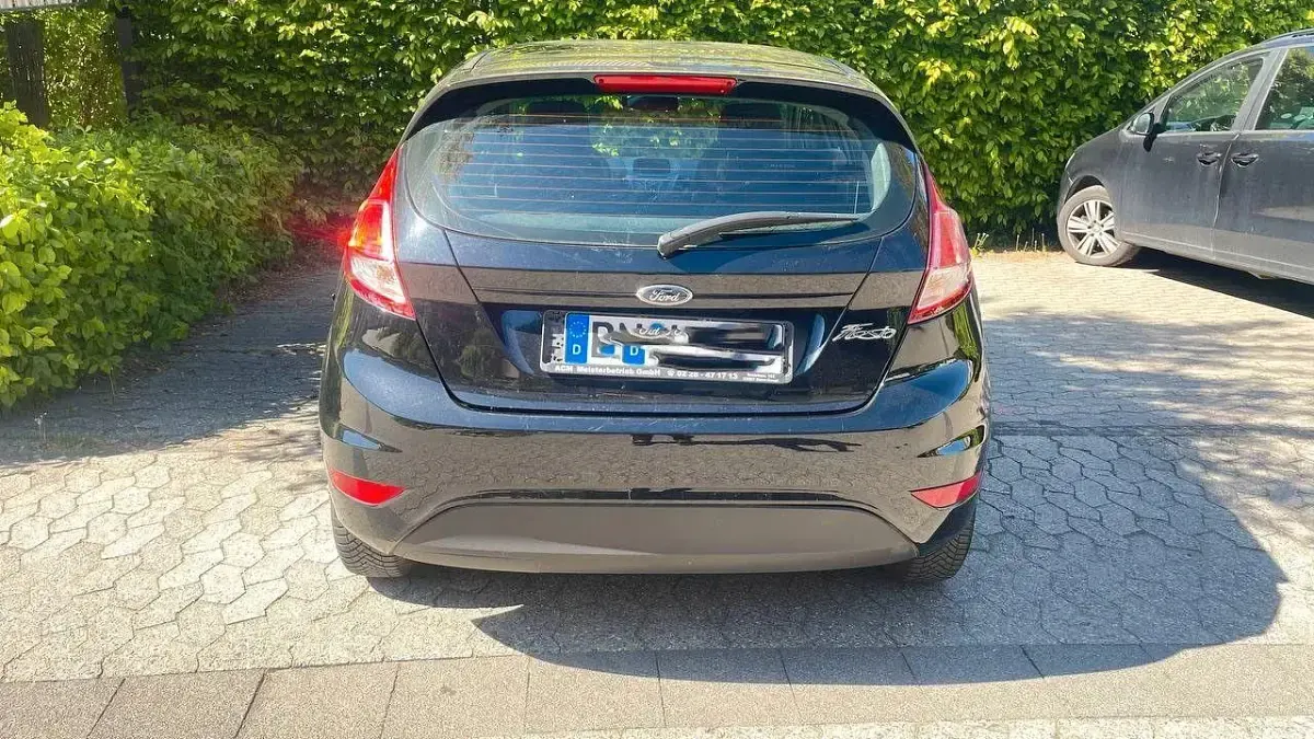 Gebraucht Ford Fiesta 60 PS (44 kW) 2015 Schwarz Kleinwagen