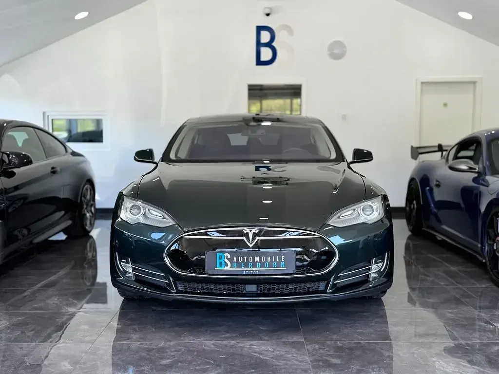 Usado Tesla Model S 284 kW (387 CV) 2015 Verde Utilitario