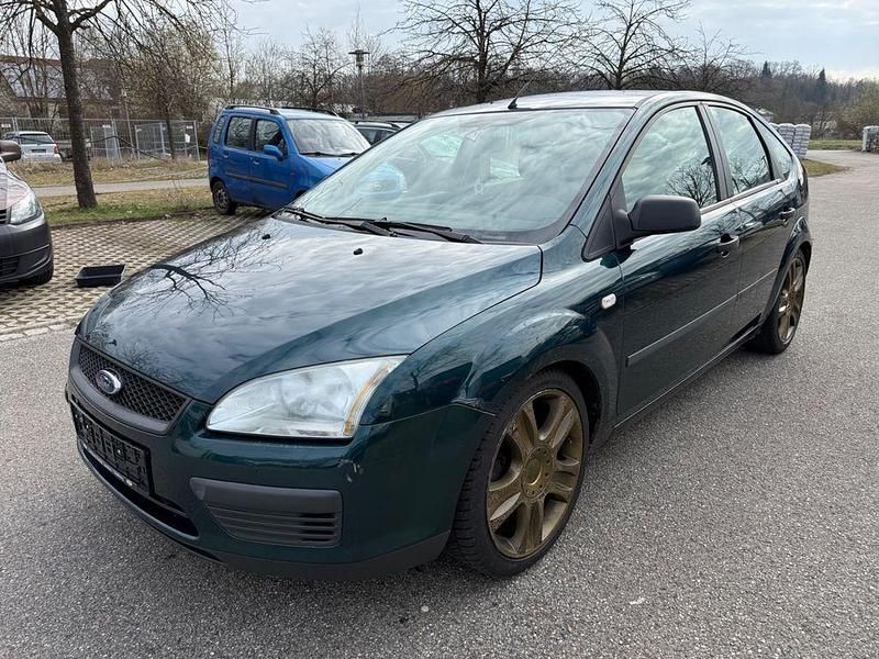 Gebraucht Ford Focus Trend 116 PS (85 kW) 2005 Grün Limousine
