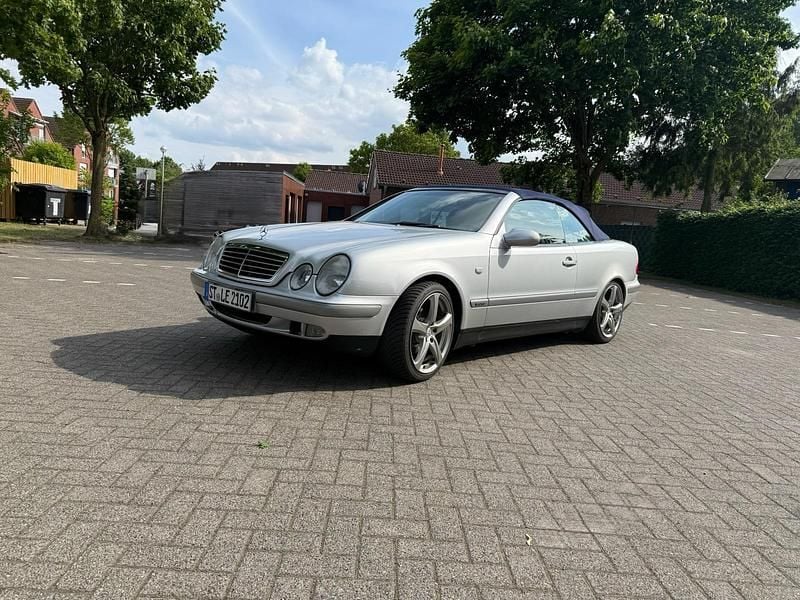 Silber Gebraucht 1999 Mercedes CLK200 Elegance Cabrio | 4.900 € (Fairer Preis) - Bild 1/4