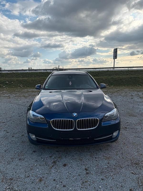 Gebraucht BMW 520 184 PS (135 kW) 2012 Blau Kombi