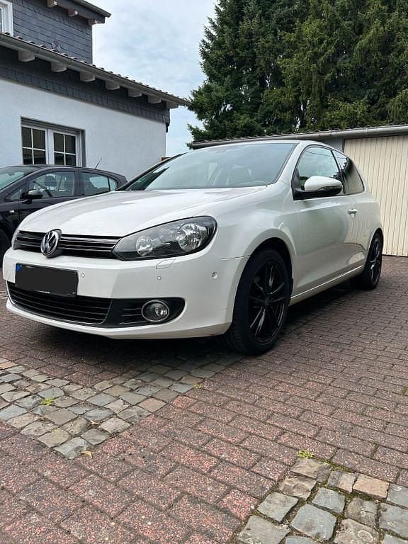 Weiß Gebraucht 2011 VW Golf VI Team Limousine | 5.900 € (Fairer Preis) - Bild 1/4