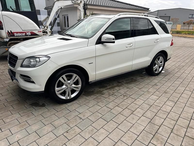 Gebraucht Mercedes ML350 258 PS (189 kW) 2011 SUV