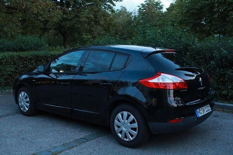 Gebraucht Renault Mégane III Bose Edition 116 PS (85 kW) 2012 Schwarz Limousine