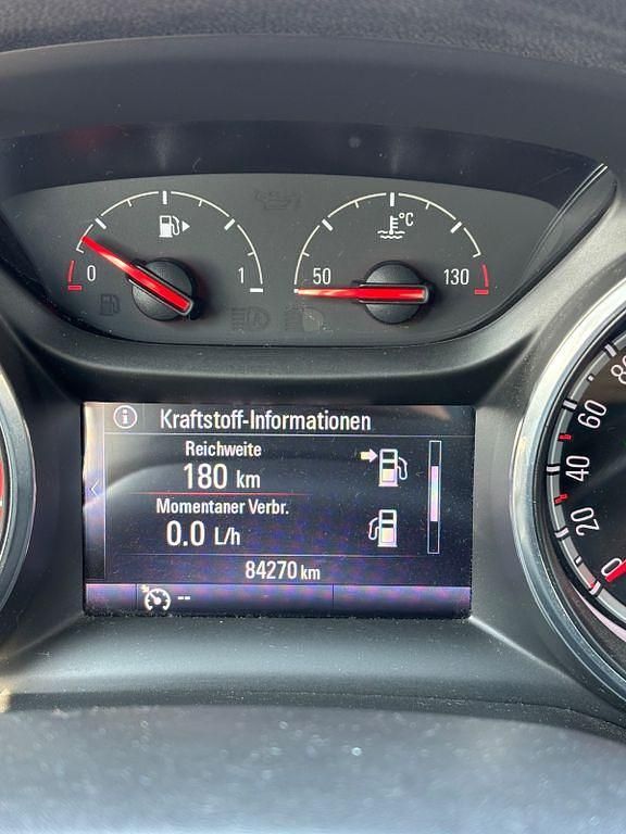 Gebraucht Opel Astra Selection 105 PS (77 kW) 2017 Rot Limousine