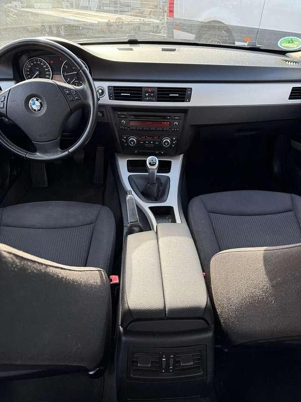 Second-hand BMW 318 143 CP (105 kW) 2009 Berlinǎ