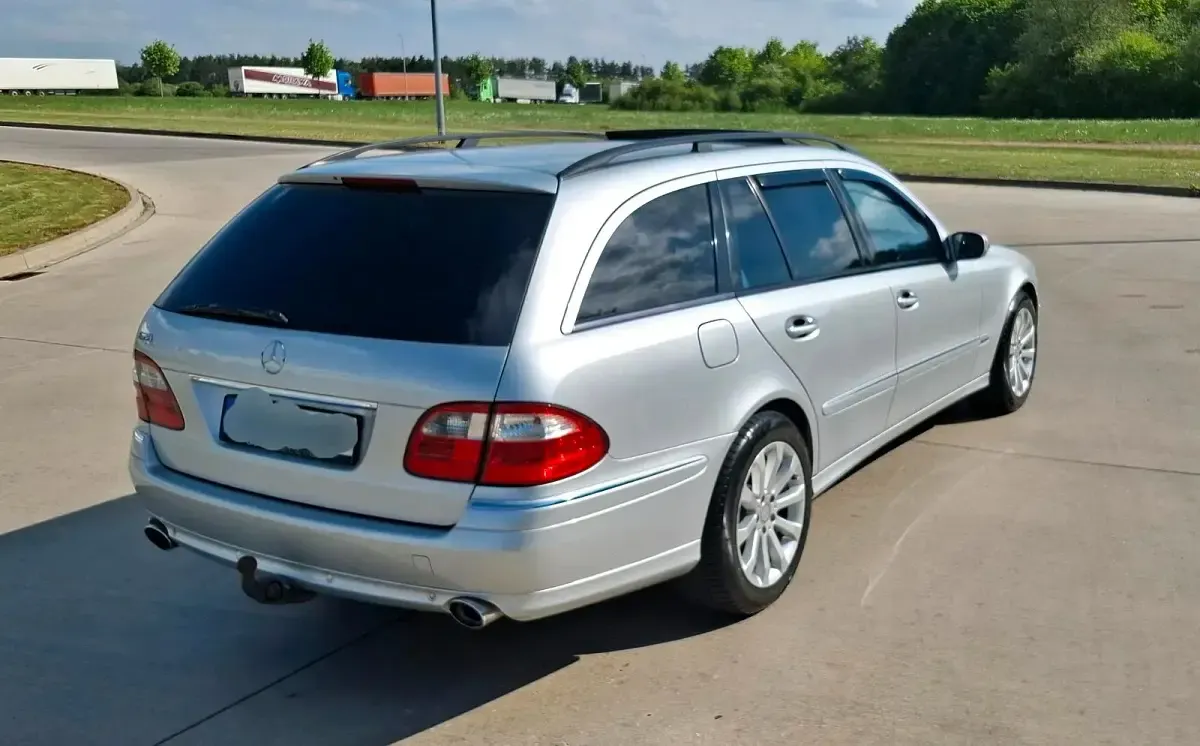 Używany Mercedes E280 190 KM (139 kW) 2005 Szary Kombi