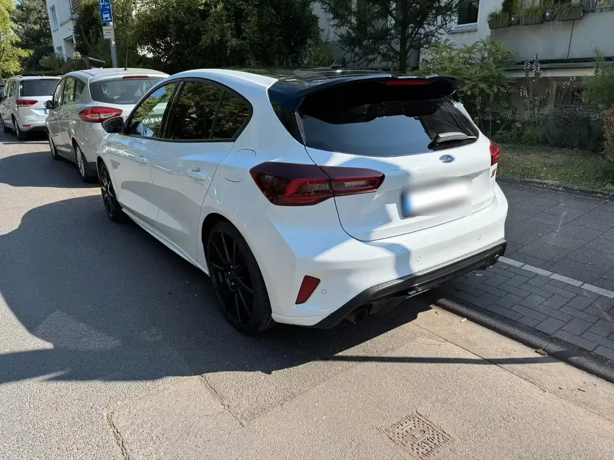 Gebraucht Ford Focus ST 280 PS (205 kW) 2023 Weiß Limousine