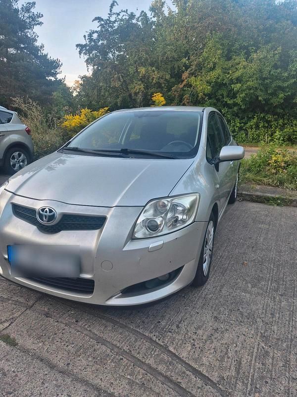 Grau Gebraucht 2008 Toyota Auris Kombi | 2.250 € (Fairer Preis) - Bild 1/4