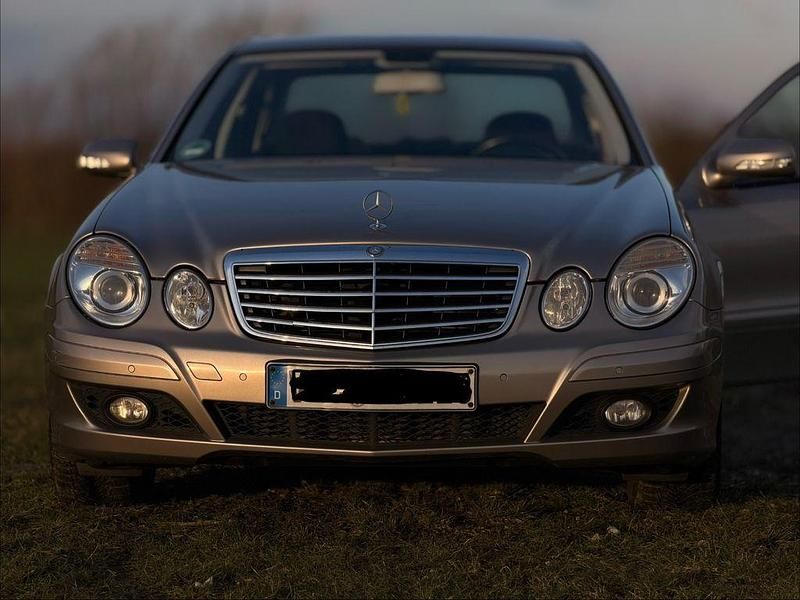 Gebraucht Mercedes E200 Classic 136 PS (100 kW) 2008 Silber Limousine