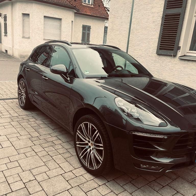 Grau Gebraucht 2018 Porsche Macan GTS SUV | 37.900 € (Teuer) - Bild 1/4