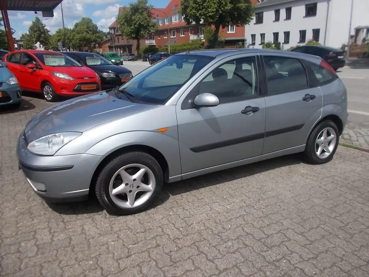 Gebraucht Ford Focus 100 PS (73 kW) 2004 Silber Limousine
