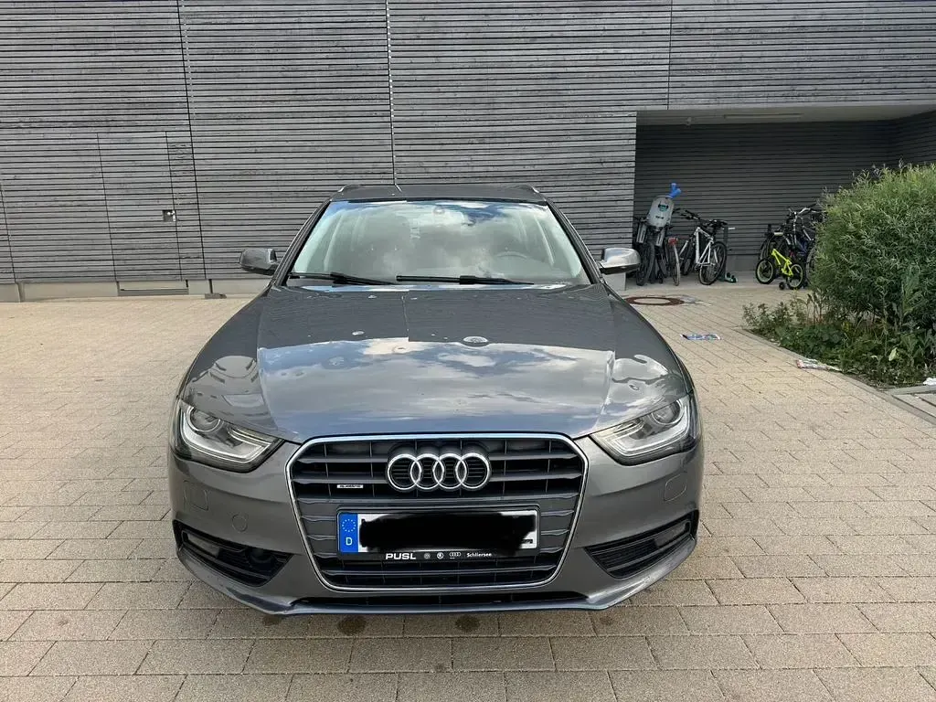Gebraucht Audi A4 Sport 177 PS (130 kW) 2013 Grau Limousine