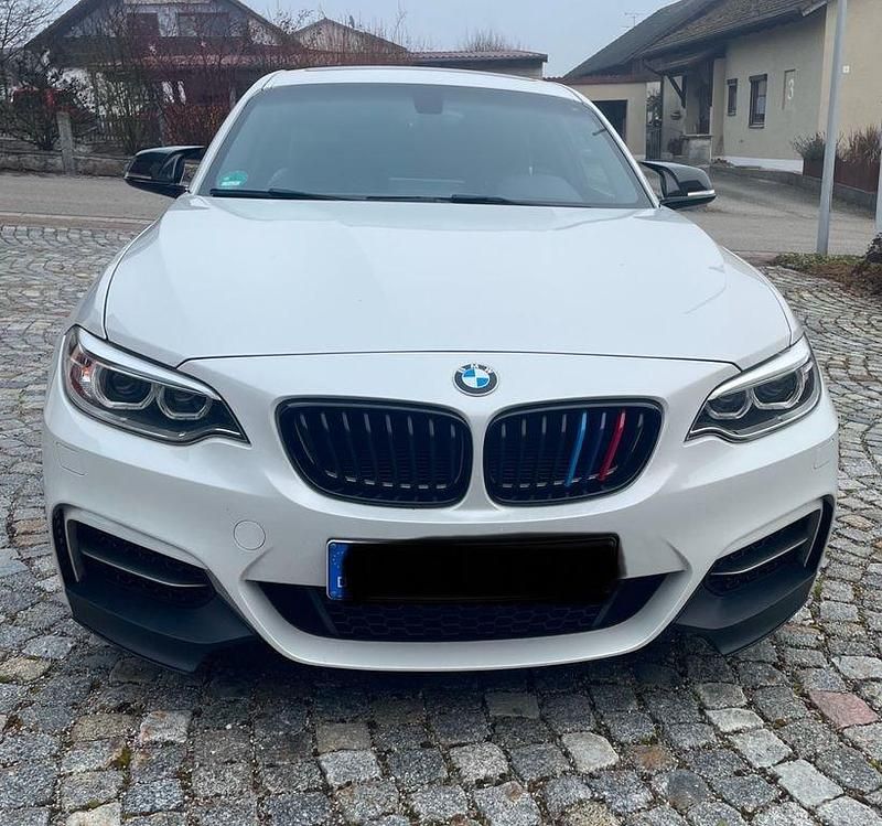 Weiß Gebraucht 2015 BMW M235 M Performance Coupé | 25.900 € (Etwas zu teuer) - Bild 1/2