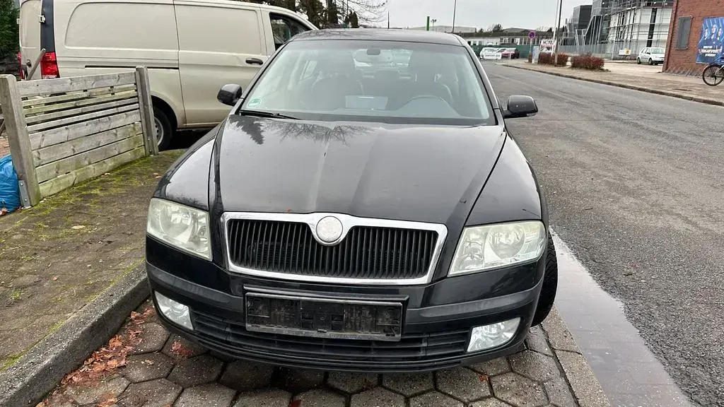 Używany Skoda Octavia Elegance 105 KM (77 kW) 2004 Czarny Sedan/Limuzyna