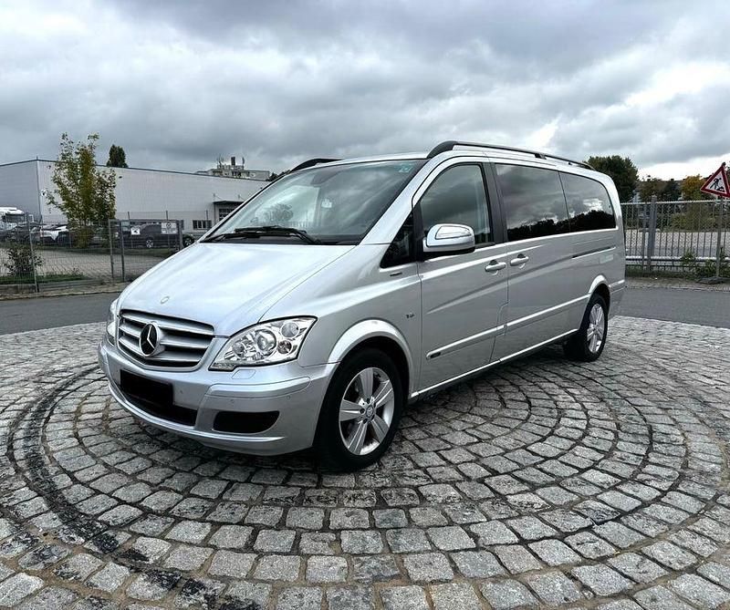 Silber Gebraucht 2012 Mercedes Viano Edition Van / Kleinbus | 12.900 € - Bild 1/4