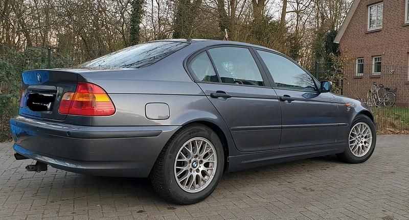 Grau Gebraucht 2002 BMW 316 Limousine | 2.650 € - Bild 1/4