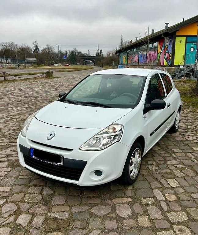 Gebraucht Renault Clio IV 75 PS (55 kW) 2012 Weiß Limousine