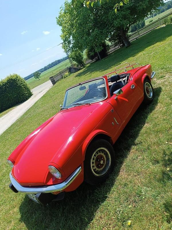 Rot Gebraucht 1977 Triumph Spitfire Cabrio | 8.490 € - Bild 1/4