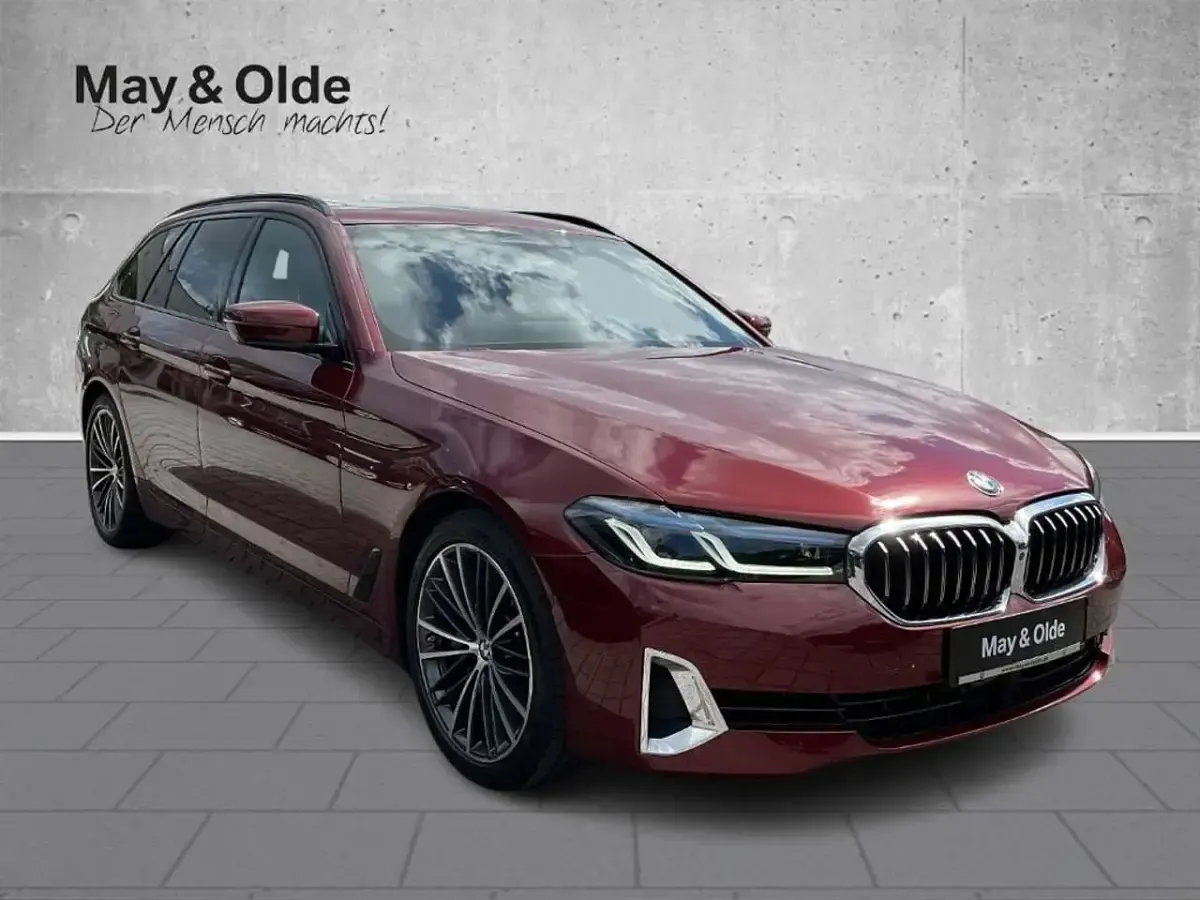 Gebraucht BMW 540 Luxury Line 333 PS (244 kW) 2021 Aventurinrot metallic Kombi