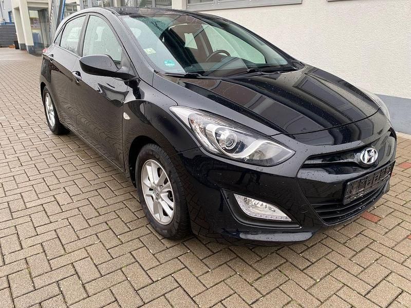 Gebraucht Hyundai i30 Edition 99 PS (72 kW) 2014 Schwarz Limousine