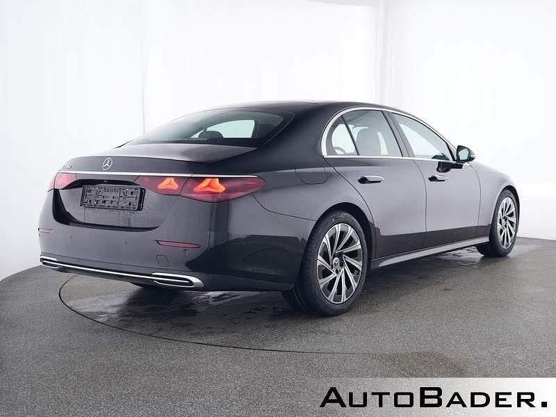 Gebraucht Mercedes E220 Advanced 197 PS (144 kW) 2023 197 lack obsidianschwarz (metallic) Limousine