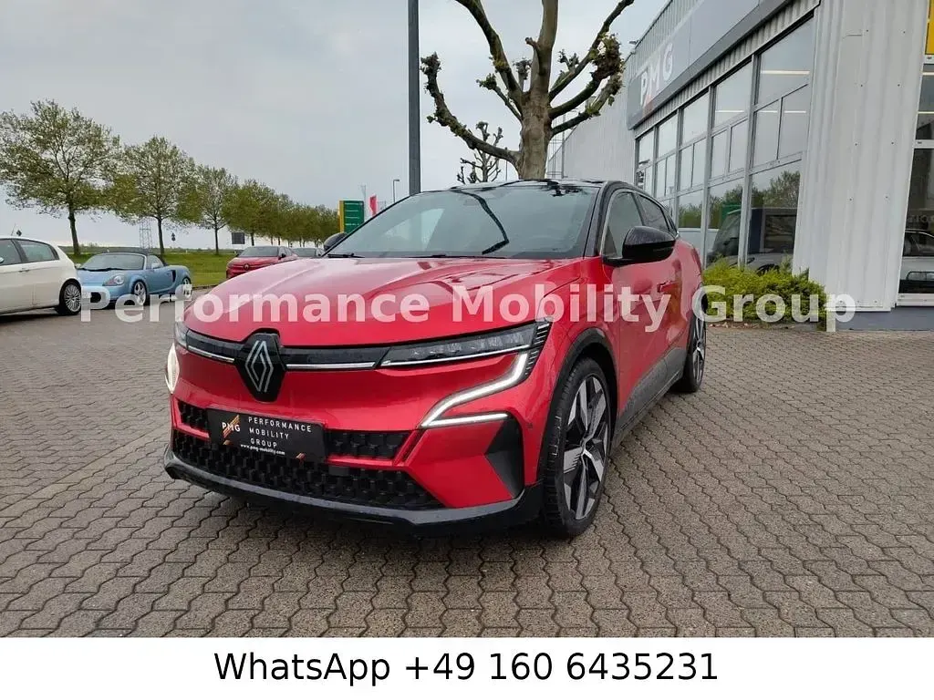Używany Renault Megane E-Tech Techno 96 kW (131 KM) 2023 Czerwony Sedan/Limuzyna