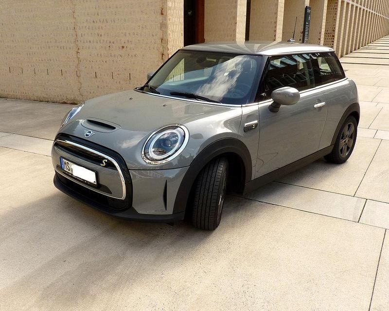 Grau Gebraucht 2022 Mini Cooper SE Kleinwagen | 16.190 € (Guter Preis) - Bild 1/4