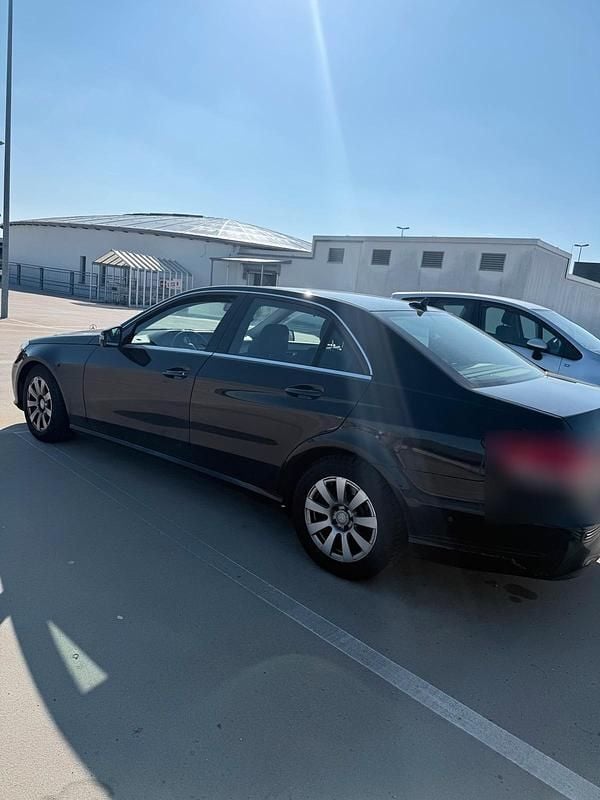 Gebraucht Mercedes E220 170 PS (125 kW) 2014 Schwarz Limousine