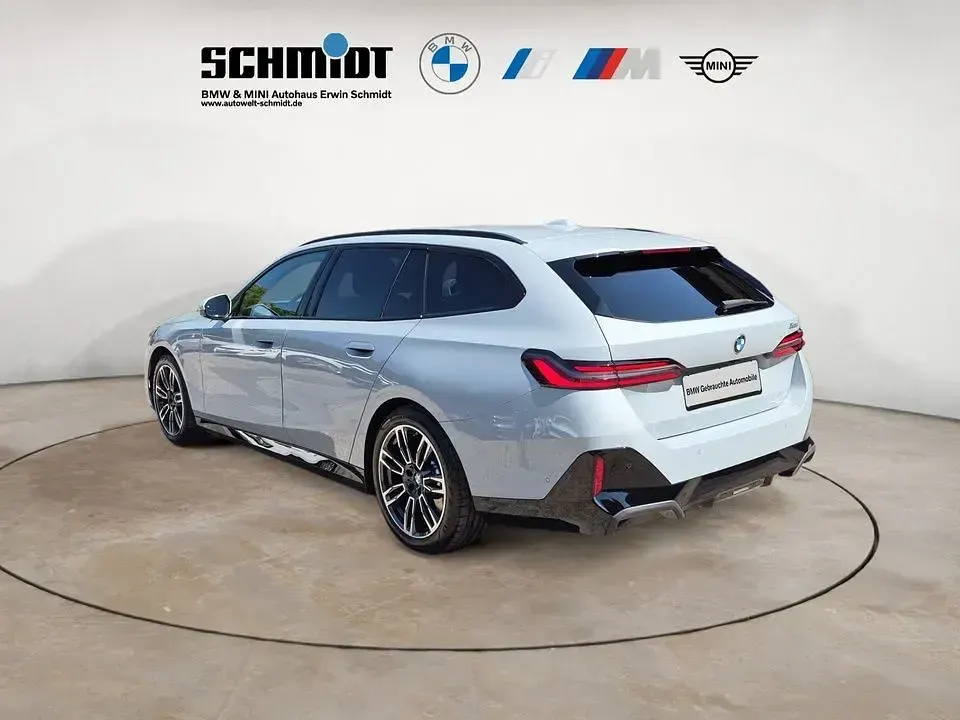 Gebraucht BMW 520 M Sport 197 PS (144 kW) 2025 Grau Kombi