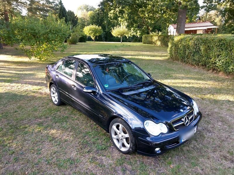 Schwarz Gebraucht 2006 Mercedes C180 Limousine | 5.333 € (Etwas zu teuer) - Bild 1/4