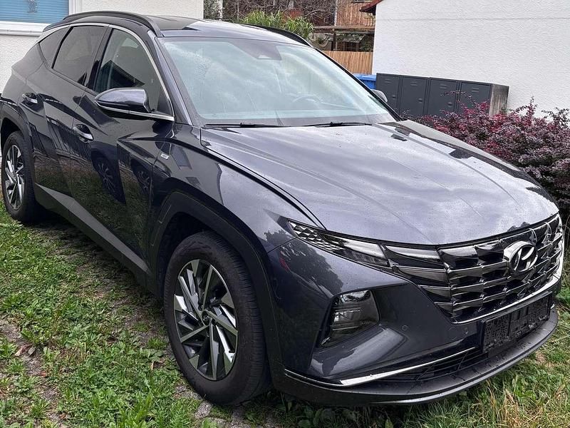 Grau Gebraucht 2022 Hyundai Tucson Trend SUV | 24.050 € (Guter Preis) - Bild 1/4