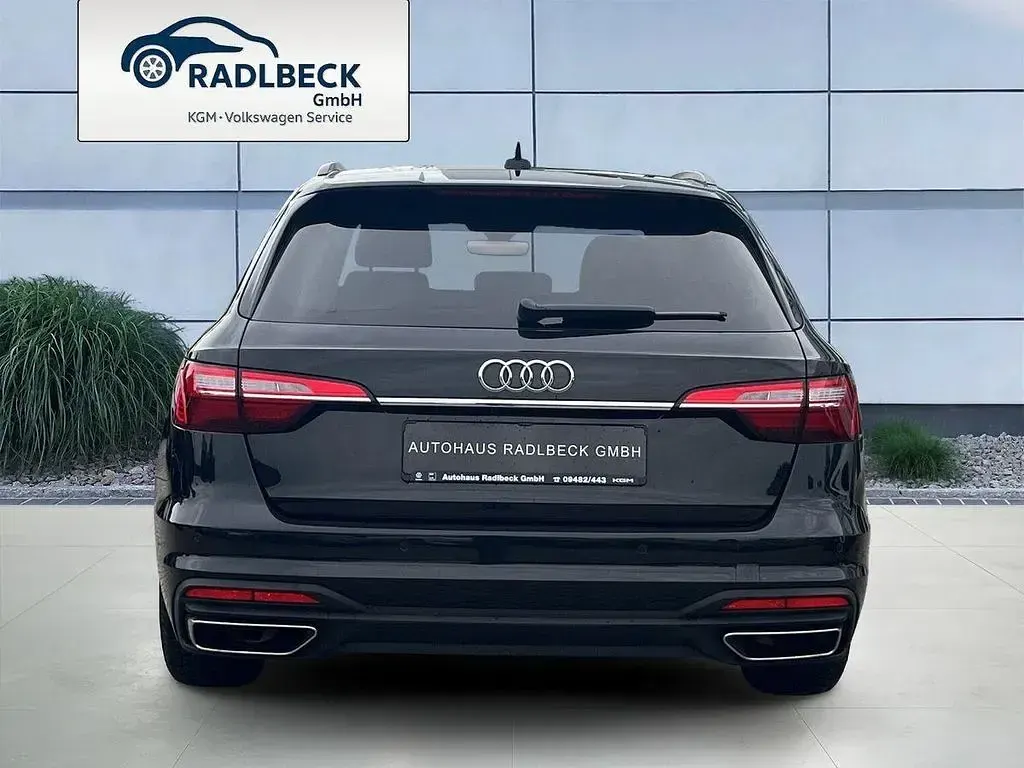 Gebraucht Audi A4 150 PS (110 kW) 2022 Schwarz Limousine