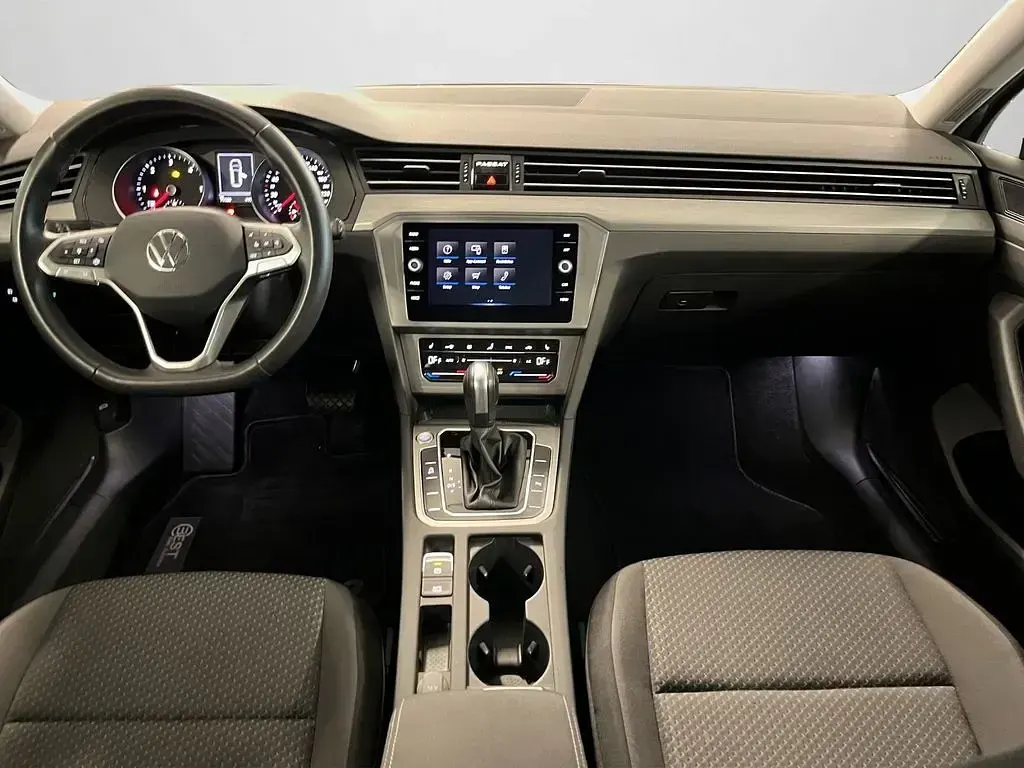Gebraucht VW Passat Basis 122 PS (89 kW) 2023 Mondsteingrau Kombi
